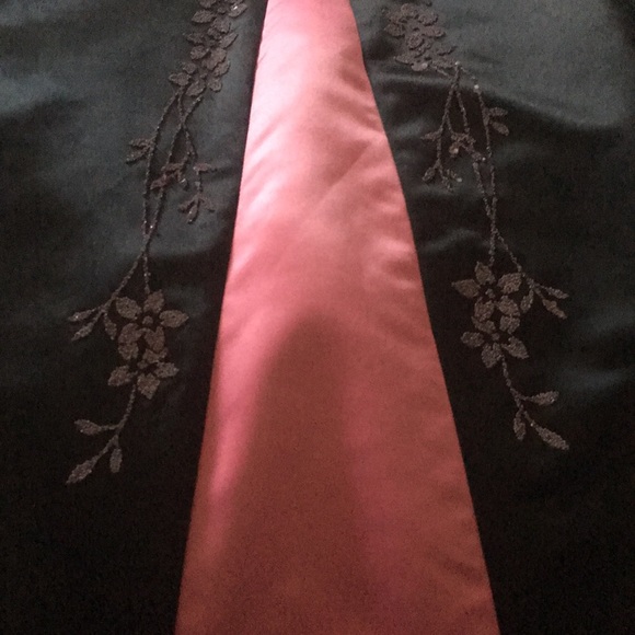 Cherry Blossom like flowers 🌸 long satin gown Black/Pink 🌸 - Picture 4 of 9